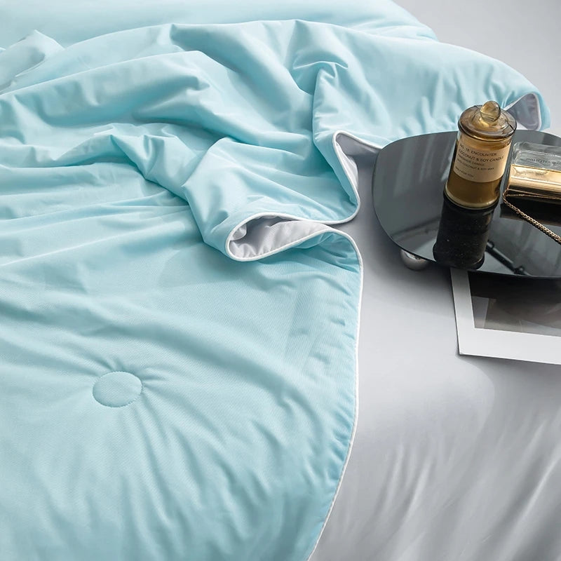Silky cooling duvet