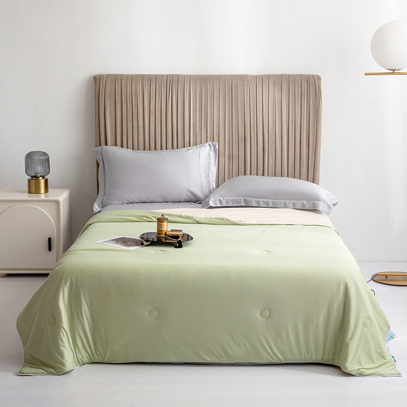 Silky cooling duvet