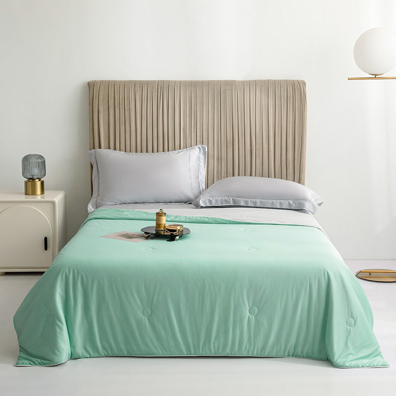 Silky cooling duvet